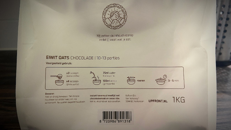 Gebruiksaanwijzing op de achterkant van mijn zak Upfront Eiwit oats chocoladesmaak