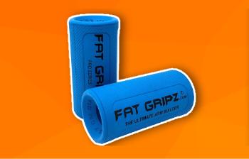 Twee blauwe Fat Gripz die je grip helpen verbeteren