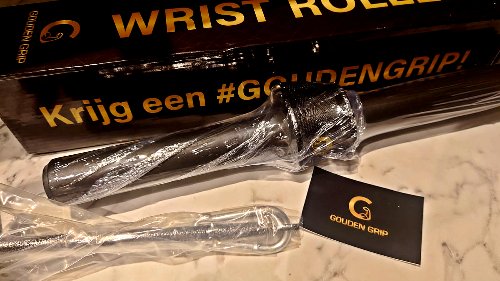 De Wrist Roller van Gouden Grip met de verpakking er naast