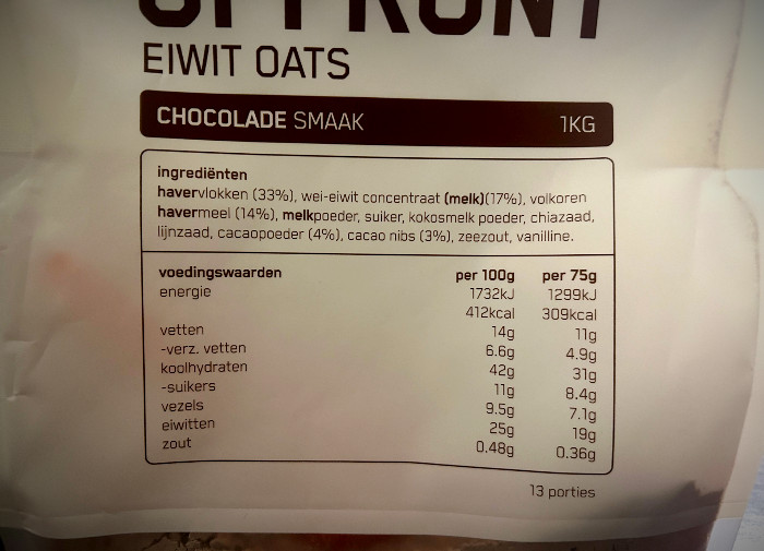 Tabel met ingredienten op de voorkant van mijn zak Upfront Eiwit Oats chocoladesmaak
