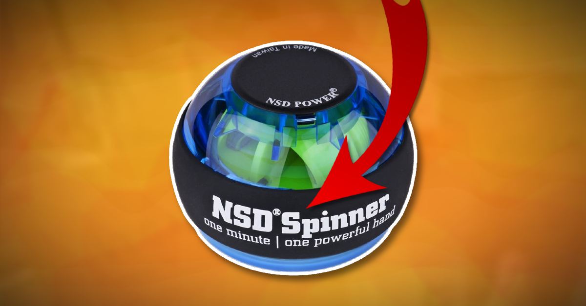 Een NSD Spinner Powerball tegen een oranje achtergrond