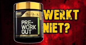 Grote pot pre workout tegen een zwart met rode achtergrond