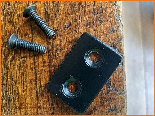 Bijgeleverd montagemateriaal bij de Reeva buckle