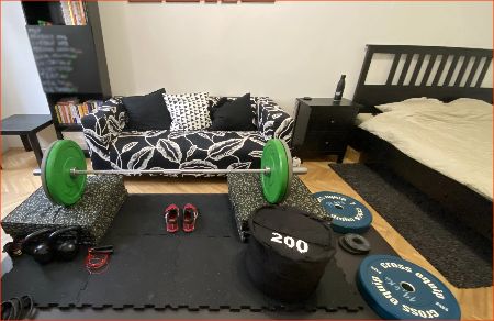 Een sportschool in een slaapkamer