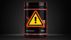 Een pot pre workout met een gevaren driehoek op het etiket