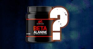 Een pot beta-alanine van XXL Nutrition met een groot vraagteken ernaast
